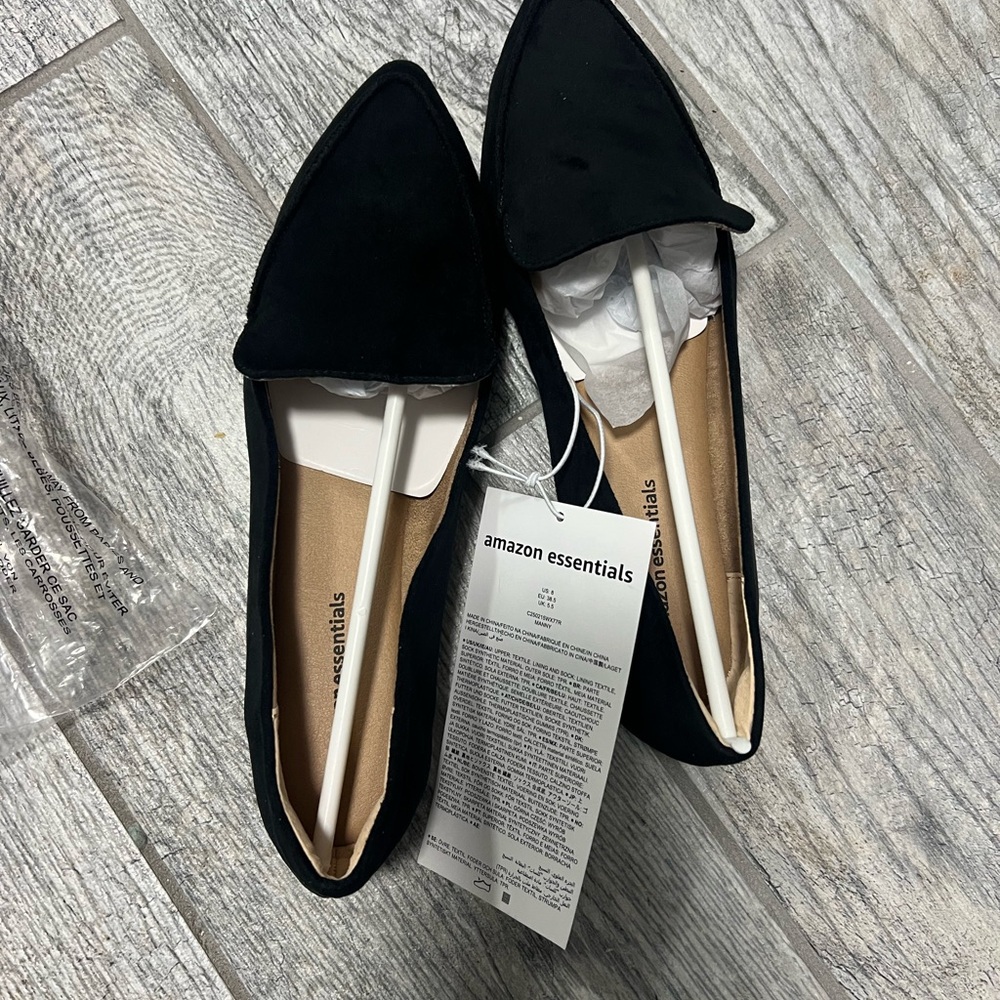 Amazon Essentials Women's Classic Black Flats